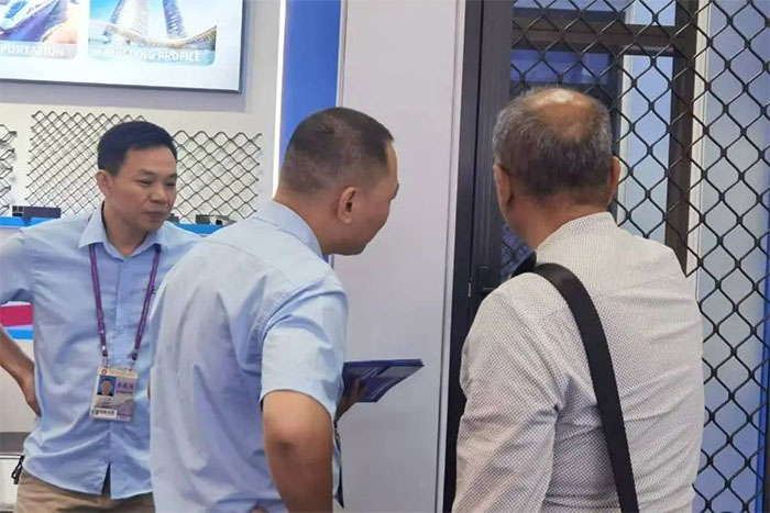 1730361912921128.jpg 廣州廣交會中亞鋁業